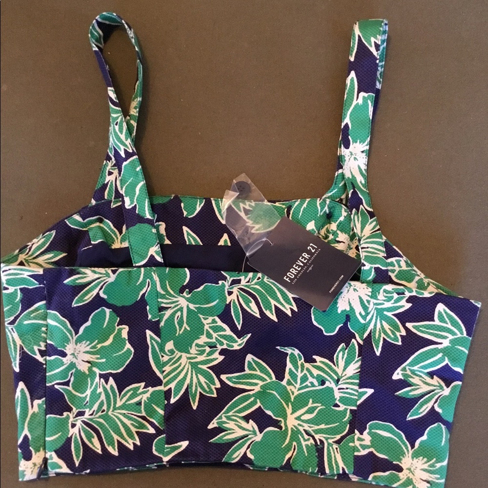 NWT forever 21 green crop top small